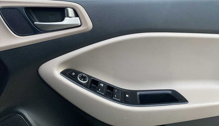 2018 Hyundai Elite i20 SPORTZ 1.2, Petrol, Manual, 62,379 km, Driver Side Door Panels Control
