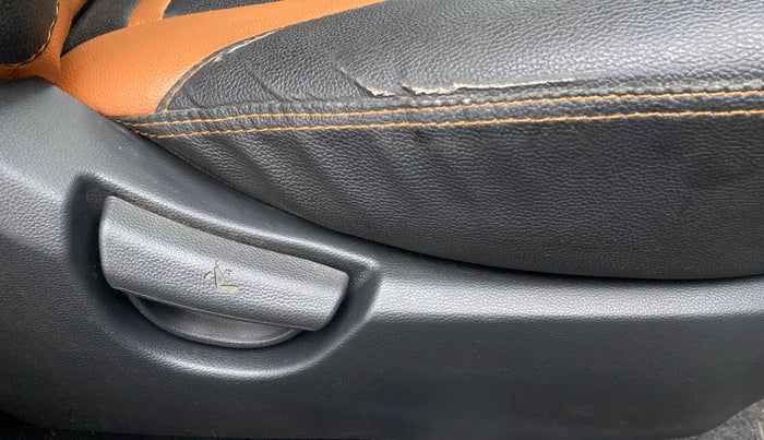 2017 Hyundai Grand i10 MAGNA 1.2 KAPPA VTVT, Petrol, Manual, 99,358 km, Driver Side Adjustment Panel