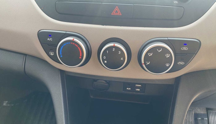 2019 Hyundai Xcent S 1.2, Petrol, Manual, 13,900 km, AC Unit - Directional switch has minor damage