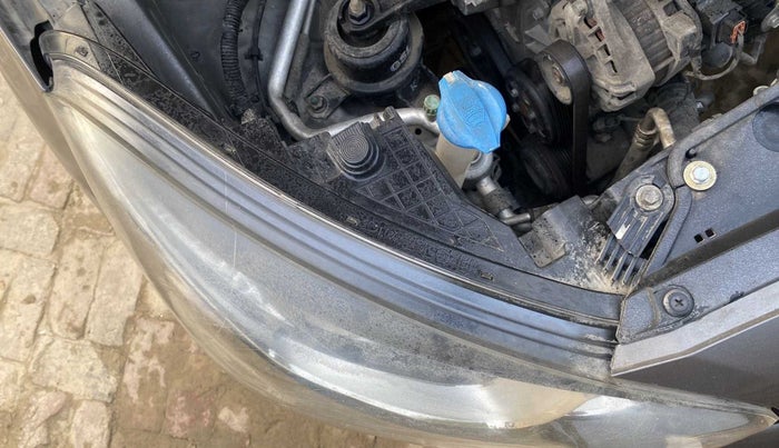 2013 Hyundai i20 MAGNA (O) 1.2, Petrol, Manual, 91,425 km, Right headlight - Clamp has minor damage