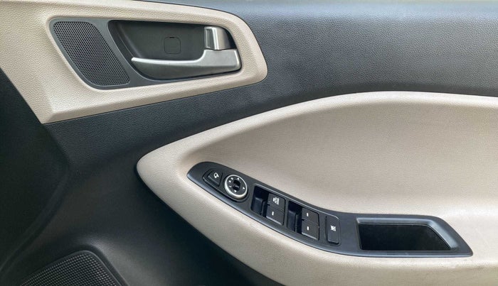 2015 Hyundai Elite i20 SPORTZ 1.2, Petrol, Manual, 45,243 km, Driver Side Door Panels Control