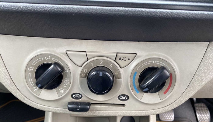 2015 Maruti Alto K10 LXI CNG, CNG, Manual, 62,148 km, AC Unit - Directional switch has minor damage