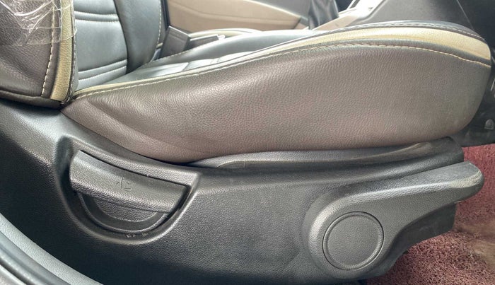 2014 Hyundai Xcent S 1.2, Petrol, Manual, 80,030 km, Driver Side Adjustment Panel