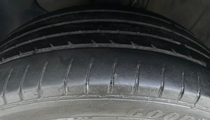 2017 Hyundai Elite i20 1.4 CRDI ASTA (O), Diesel, Manual, 45,545 km, Left Front Tyre Tread