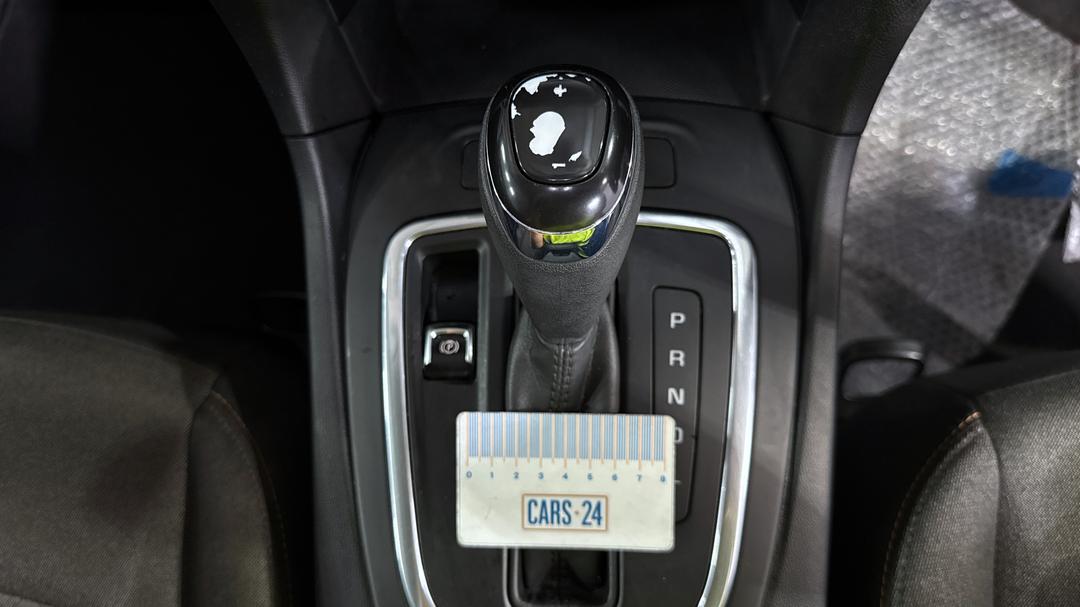 2019 Holden Equinox Lt Black Edition (FWD), Automatic, 88034 km, Gear Lever Knob Wear