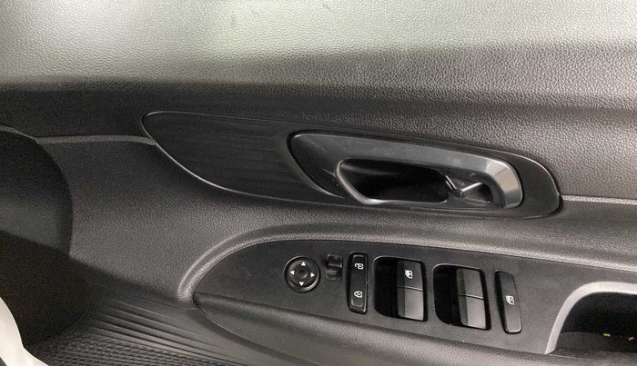2022 Hyundai NEW I20 MAGNA 1.2 MT, Petrol, Manual, 12,352 km, Driver Side Door Panels Control