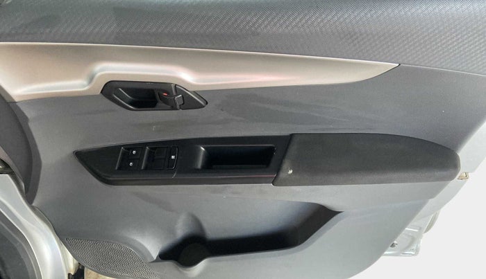 2017 Mahindra KUV 100 NXT K6+ P 6 STR, Petrol, Manual, 58,441 km, Driver Side Door Panels Control