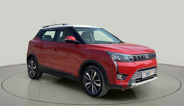 2019 Mahindra XUV300 W8(O) 1.2 PETROL DUAL TONE, Petrol, Manual, 30,511 km, Right Front Diagonal