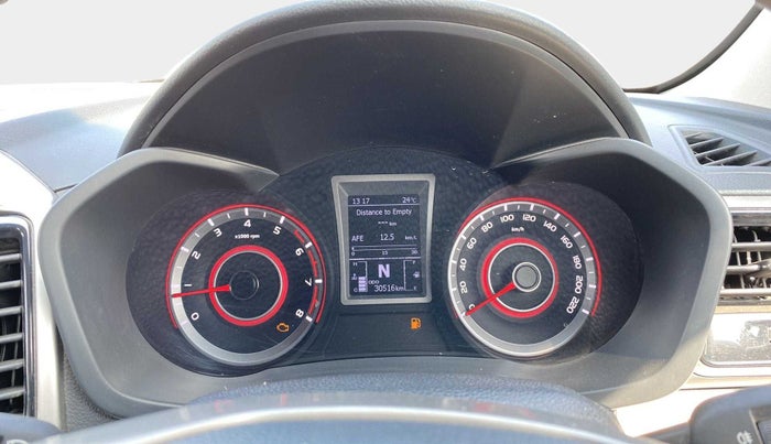 2019 Mahindra XUV300 W8(O) 1.2 PETROL DUAL TONE, Petrol, Manual, 30,511 km, Odometer Image