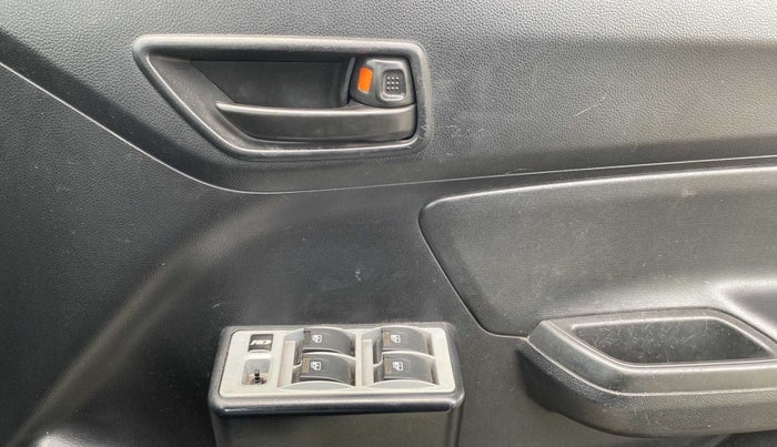 2020 Maruti Swift LXI, Petrol, Manual, 48,827 km, Driver Side Door Panels Control
