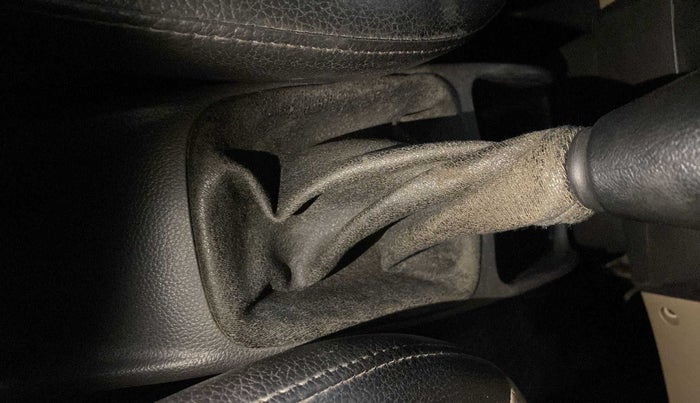 2014 Hyundai Eon ERA +, Petrol, Manual, 34,146 km, Gear lever - Boot cover slightly torn