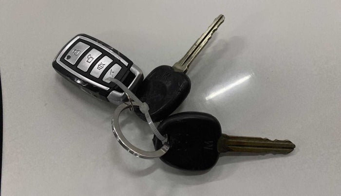 2014 Hyundai Eon ERA +, Petrol, Manual, 34,146 km, Key Close Up
