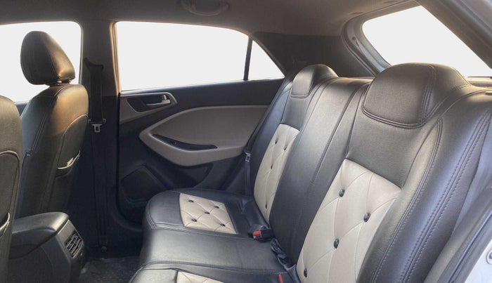 2015 Hyundai Elite i20 MAGNA 1.2, Petrol, Manual, 37,737 km, Right Side Rear Door Cabin