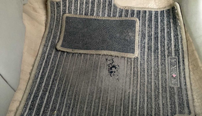 2018 Maruti Ciaz DELTA 1.4 MT PETROL, CNG, Manual, 94,942 km, Flooring - Carpet is minor damage
