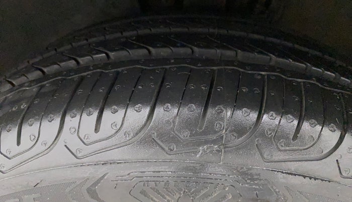 2015 Skoda Rapid 1.5 TDI CR ELEGANCE AT, Diesel, Automatic, 73,295 km, Left Front Tyre Tread