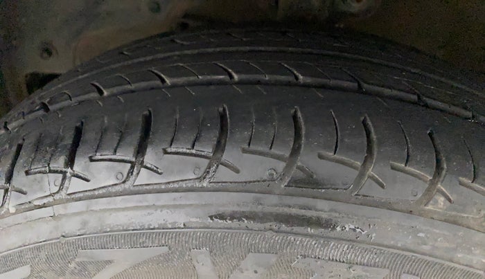 2017 Mahindra KUV 100 NXT K2 P 6 STR, Petrol, Manual, 92,064 km, Left Front Tyre Tread