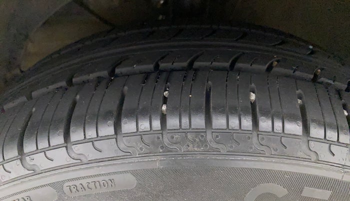 2016 Maruti Baleno DELTA PETROL 1.2, Petrol, Manual, 58,958 km, Left Front Tyre Tread