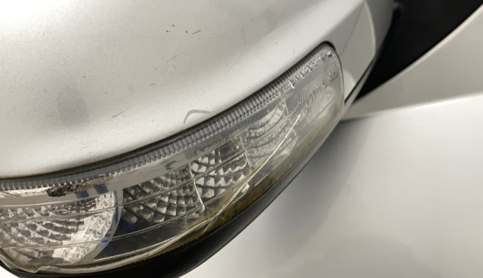 2012 Mahindra XUV500 W8, Diesel, Manual, 1,12,789 km, Right rear-view mirror - Indicator light has minor damage