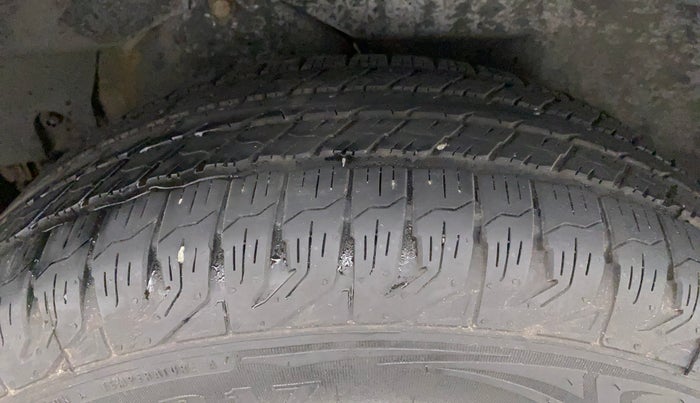 2012 Mahindra XUV500 W8, Diesel, Manual, 1,12,789 km, Right Rear Tyre Tread