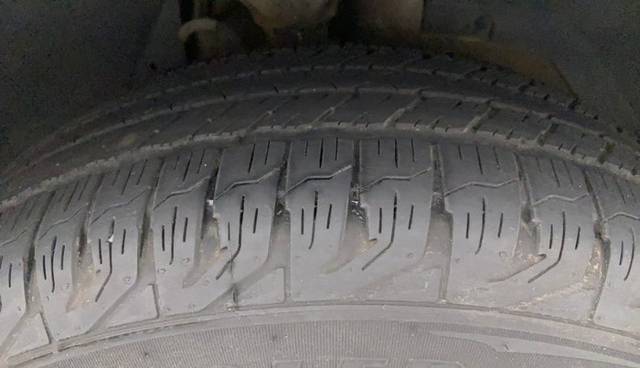 2012 Mahindra XUV500 W8, Diesel, Manual, 1,12,789 km, Right Front Tyre Tread