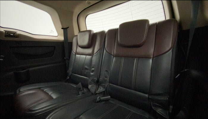 2012 Mahindra XUV500 W8, Diesel, Manual, 1,12,789 km, Third Seat Row ( optional )