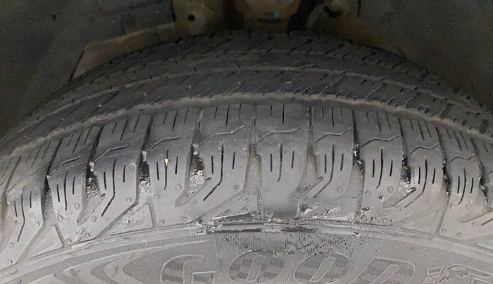 2012 Mahindra XUV500 W8, Diesel, Manual, 1,12,789 km, Left Front Tyre Tread