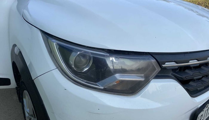 2020 Renault TRIBER RXL MT, Petrol, Manual, 65,702 km, Right headlight - Clamp has minor damage