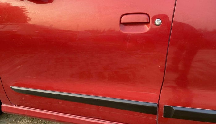 2013 Maruti Wagon R Stingray VXI, Petrol, Manual, 83,551 km, Front passenger door - Slightly dented