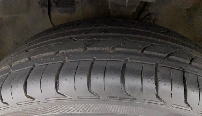 2015 Hyundai Elite i20 ASTA 1.2, Petrol, Manual, 65,903 km, Left Front Tyre Tread