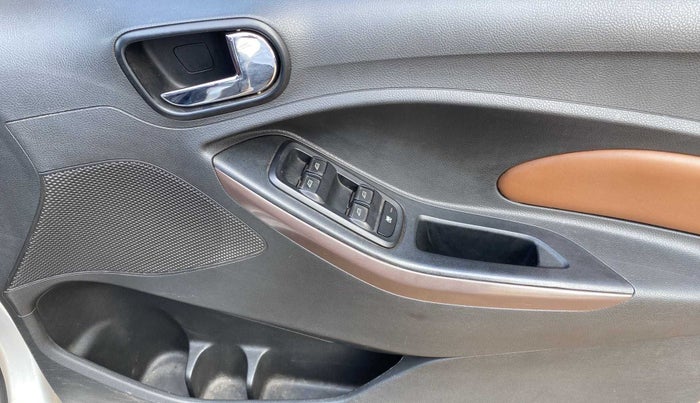 2018 Ford FREESTYLE TITANIUM 1.5 DIESEL, Diesel, Manual, 85,159 km, Driver Side Door Panels Control