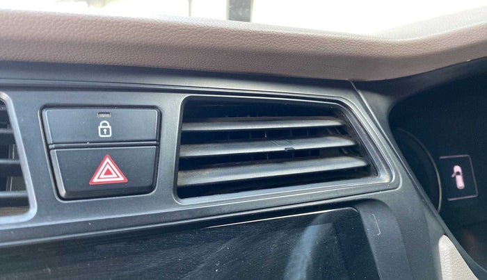 2015 Hyundai Elite i20 ASTA 1.2, Petrol, Manual, 96,504 km, AC Unit - Front vent has minor damage