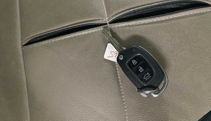 2017 Hyundai Xcent SX 1.2, Petrol, Manual, 32,493 km, Key Close Up