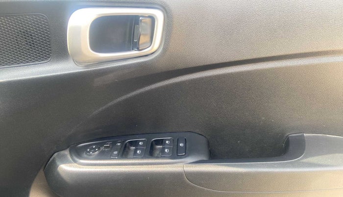 2022 Hyundai VENUE S 1.2, Petrol, Manual, 14,021 km, Driver Side Door Panels Control