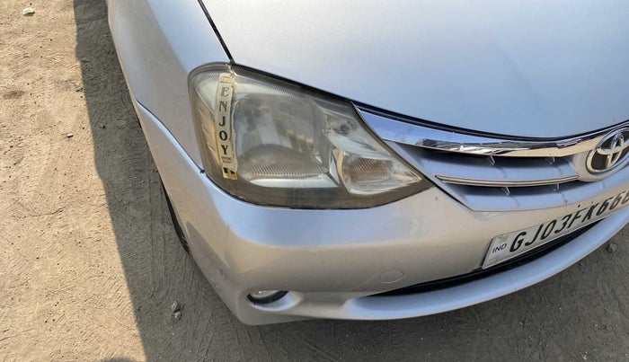 2013 Toyota Etios VD, Diesel, Manual, 84,618 km, Right headlight - Faded