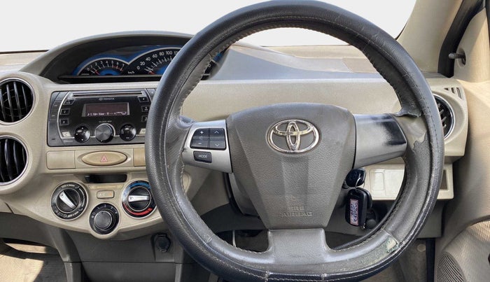 2013 Toyota Etios VD, Diesel, Manual, 84,618 km, Steering wheel - Steering cover is minor torn