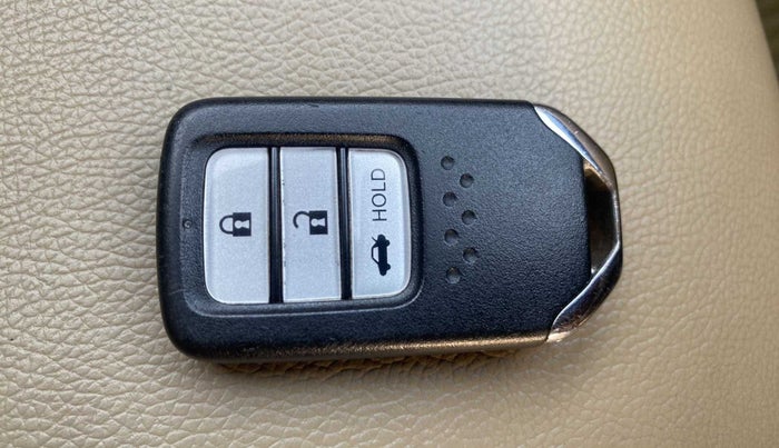2018 Honda Amaze 1.2L I-VTEC V CVT, Petrol, Automatic, 32,577 km, Key Close Up