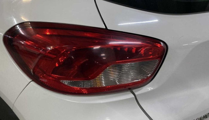 2016 Renault Kwid RXT 0.8, Petrol, Manual, 80,262 km, Left tail light - Minor scratches