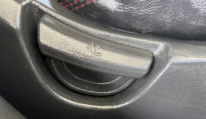 2018 Hyundai Grand i10 SPORTZ 1.2 KAPPA VTVT, Petrol, Manual, 1,08,675 km, Driver Side Adjustment Panel