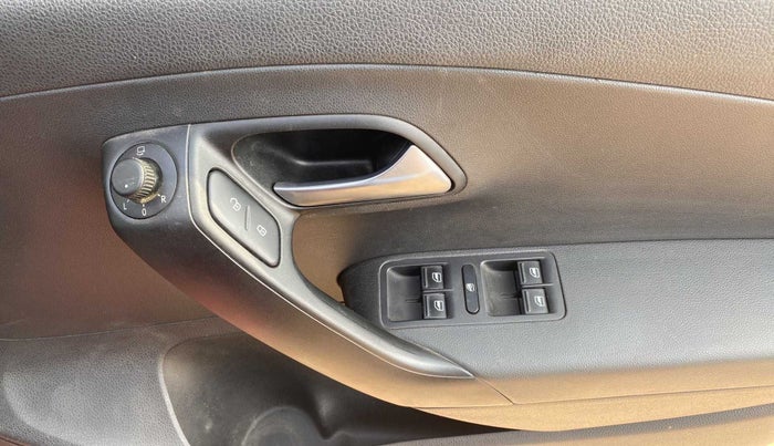 2019 Volkswagen Polo HIGHLINE PLUS 1.0, Petrol, Manual, 42,490 km, Driver Side Door Panels Control