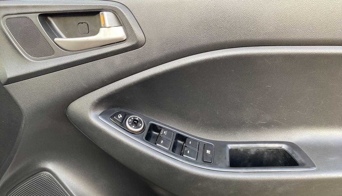 2015 Hyundai i20 Active 1.2 SX, Petrol, Manual, 39,790 km, Driver Side Door Panels Control
