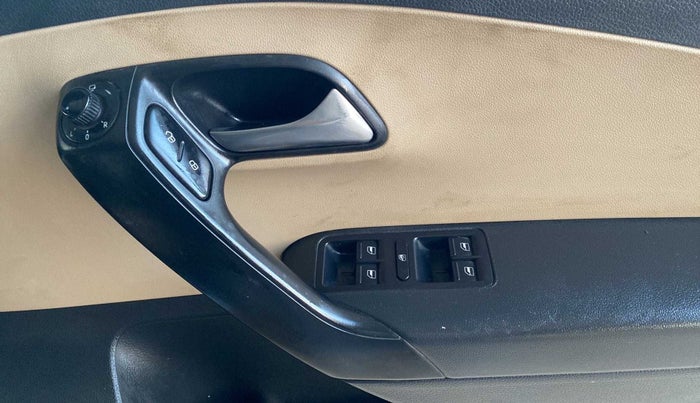 2017 Volkswagen Ameo HIGHLINE1.2L PLUS 16 ALLOY, Petrol, Manual, 35,367 km, Driver Side Door Panels Control