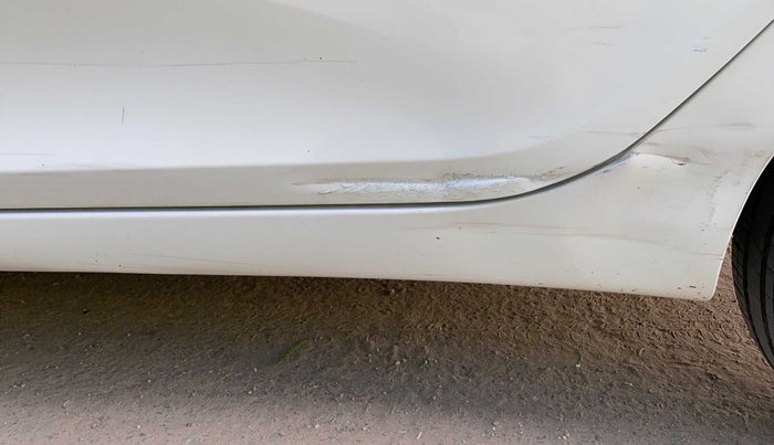 2014 Hyundai Eon D-LITE+, Petrol, Manual, 66,115 km, Rear left door - Line - Paint ok & Dent >8 inch(on criase line)