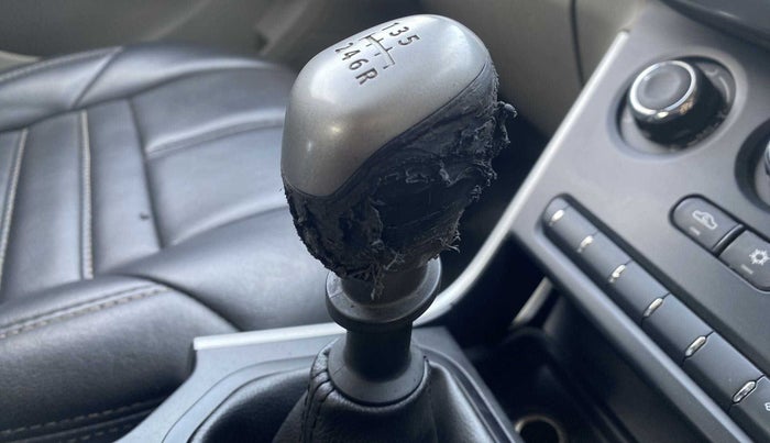 2018 Tata NEXON XM PETROL, Petrol, Manual, 46,831 km, Gear lever - Knob has minor damage