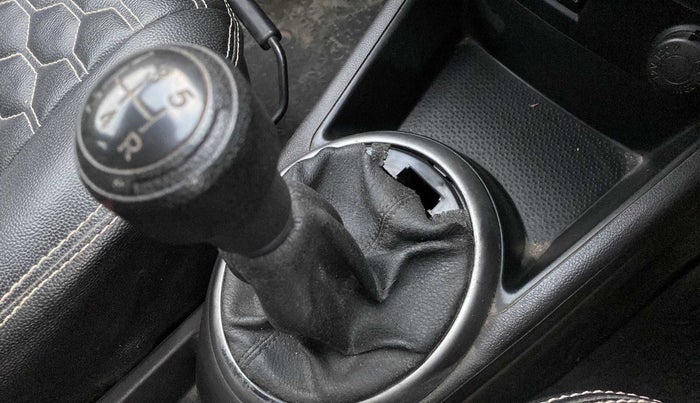 2014 Hyundai i20 MAGNA (O) 1.2, Petrol, Manual, 35,153 km, Gear lever - Boot cover slightly torn