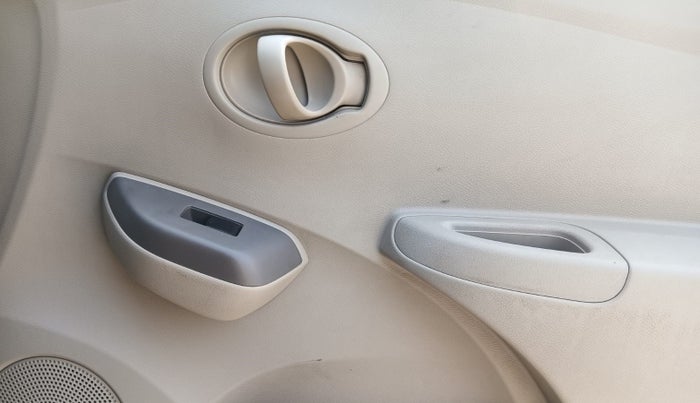 2014 Datsun Go T, Petrol, Manual, 56,901 km, Driver Side Door Panels Control