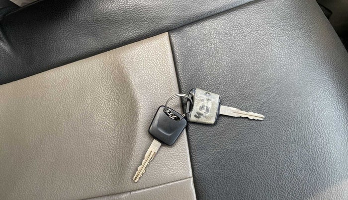 2014 Datsun Go T, Petrol, Manual, 56,901 km, Key Close Up