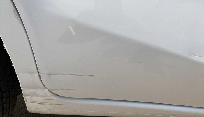 2014 Datsun Go T, Petrol, Manual, 56,901 km, Right rear door - Minor scratches