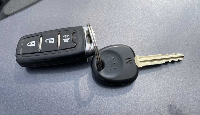 2014 Hyundai Eon ERA +, Petrol, Manual, 22,622 km, Key Close Up