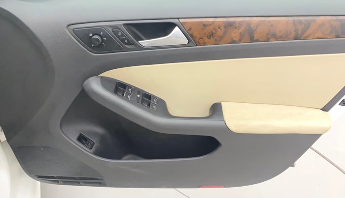 2014 Volkswagen Jetta COMFORTLINE TSI, Petrol, Manual, 1,13,604 km, Driver Side Door Panels Control