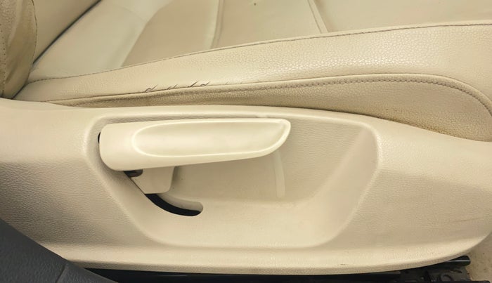 2014 Volkswagen Jetta COMFORTLINE TSI, Petrol, Manual, 1,13,604 km, Driver Side Adjustment Panel